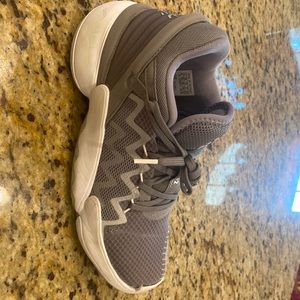 Adidas basketball-Donovan Mitchell. D.O.M.